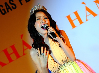 Hoang Diep dep rang ro tren san khau hinh anh