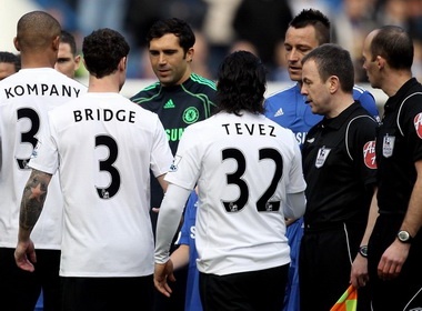 Bridge giu thai do thu dich voi Terry hinh anh