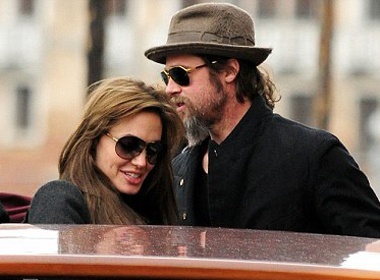 Gia dinh Jolie-Pitt 'luon pho' tai Venice hinh anh