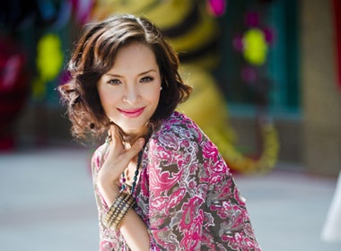 Thuy Hanh duyen dang trong nang he hinh anh