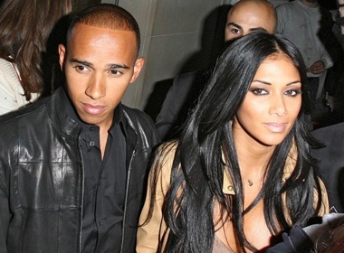 Nicole Scherzinger len ke hoach ham nong tinh yeu hinh anh