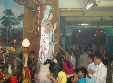 Teen Sai Gon chen chuc xem van, cau duyen hinh anh