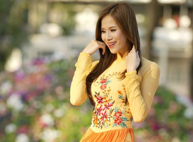 Thai Ha rang ro ao dai cam hinh anh