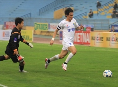 Cong Vinh ghi ban, HN T&T thang nhan hinh anh