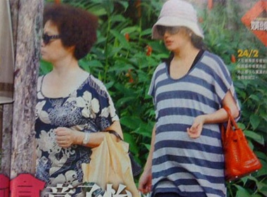 Trieu Vy lan dau lo anh mang bau hinh anh