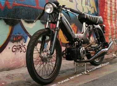 Khoac ao tan thoi cho mobylette co hinh anh