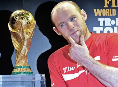 Rooney 'no sung' lien tuc nho... hoi dau hinh anh