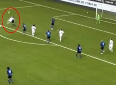 Pha 'nga ban den' ghi ban co mot khong hai hinh anh