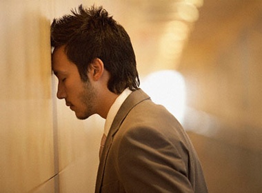 Noi uat han cua nguoi chong co vo an nam voi anh re hinh anh