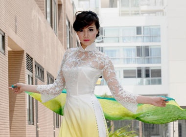 Trang Nhung duyen dang voi ao dai hinh anh