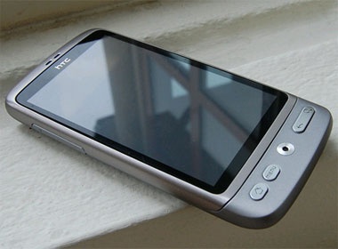 HTC Desire them phien ban mau bac hinh anh