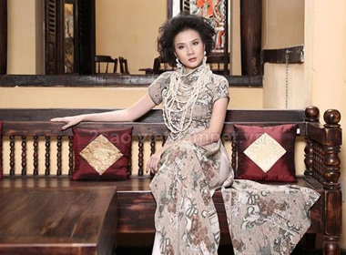 Duong Yen Ngoc kieu diem ao dai hinh anh