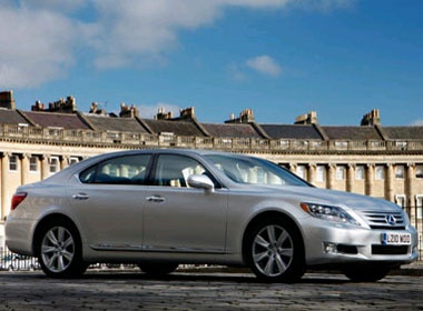 Lexus LS 600h gia hon 130.000 USD hinh anh