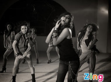 Man vu dao 'boc lua' cua Hoang Thuy Linh hinh anh