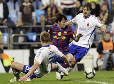 Pha re bong cua Messi lot top 10 ban dep trong tuan hinh anh