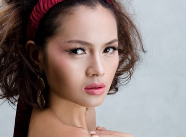 Diem Chau tiet lo bi mat chua tung ke hinh anh