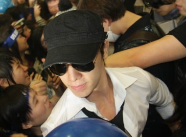 San bay nao loan vi Super Junior hinh anh