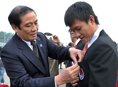 Chu tich VFF: 'Thuong Cong Vinh lam, ma danh chiu' hinh anh