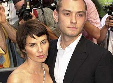 Jude Law kien vo cu hinh anh