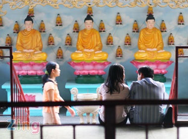 9x cau duyen, thap chua bi khac chang chit hinh anh