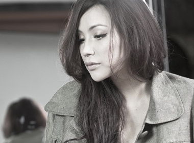 Ho Quynh Huong sap len xe hoa hinh anh