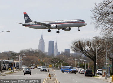 May bay luon tren khu vuc dan cu o New York hinh anh