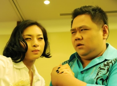 Ngo Thanh Van thach dau Minh Beo tren san nhay hinh anh