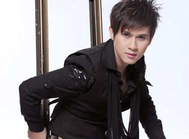 Nguyen Vu 'lot xac' voi hinh anh tre trung hinh anh
