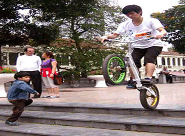 Dien kien tay choi xe dap mao hiem so 1 VN hinh anh