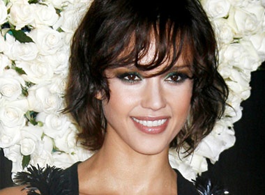 Jessica Alba hao huc nhan con nuoi hinh anh