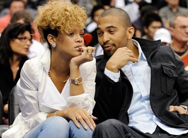 Rihanna dinh hon hinh anh