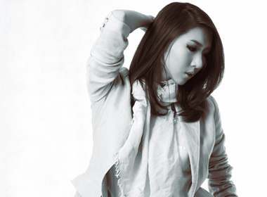 Ngoc Quyen ca tinh voi trang den hinh anh