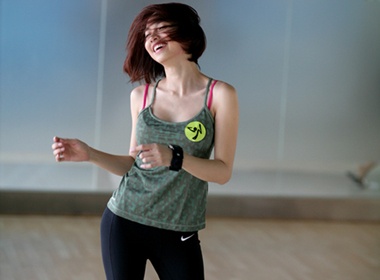 Dinh Ngoc Diep khoe dang the thao hinh anh