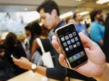 Du luan 'sot' voi iPhone 4.0 OS hinh anh