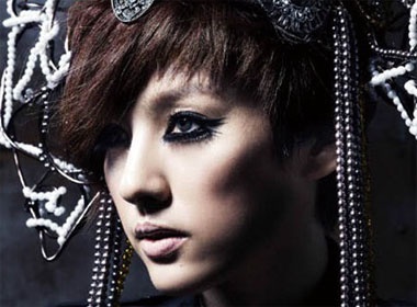 Lee Hyori quyen ru ky la tren Elle hinh anh