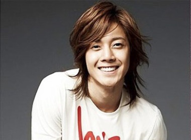 Kim Hyun Joong tro tai hat nhac Trot hinh anh