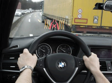 He thong ho tro duong hep cua BMW hinh anh