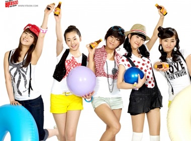 Wonder Girl lam nao loan san bay Dai Loan hinh anh