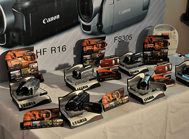 Loat may quay bo nho flash moi cua Canon hinh anh