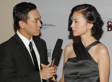 Ngo Thanh Van bang chan di du tiec hinh anh