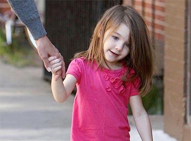 Suri Cruise ham mo Cameron Diaz hinh anh