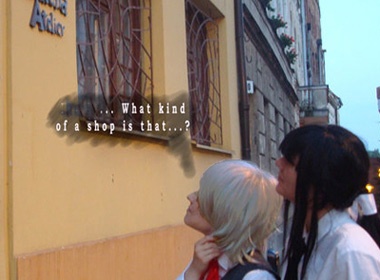 Teen va nhung tro nghich dai trong shop 'nguoi lon' hinh anh