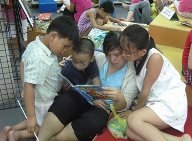 Doc gia nhi vui suong vi gap 'than tuong' hinh anh