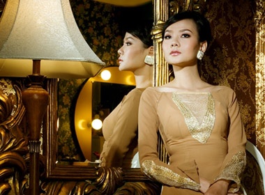 Ngam Duong Yen Ngoc e ap ao dai hinh anh