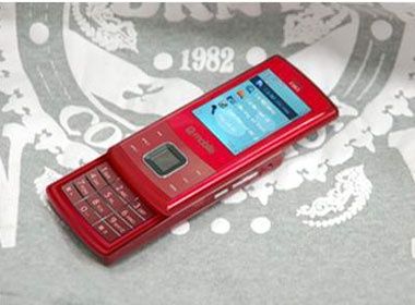 Q-mobile F363 - 'de' thoi trang cho phai dep hinh anh