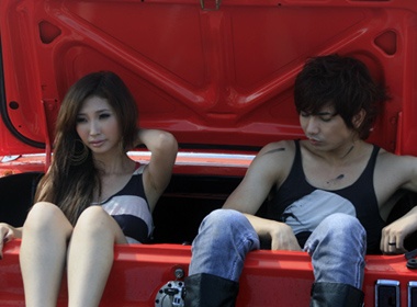 Khong Tu Quynh cham chi giua ngay nang hinh anh