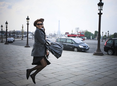 Hoang Yen nhi nhanh troi Au hinh anh