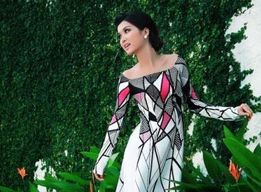 Oanh Yen diu dang ao dai hinh anh