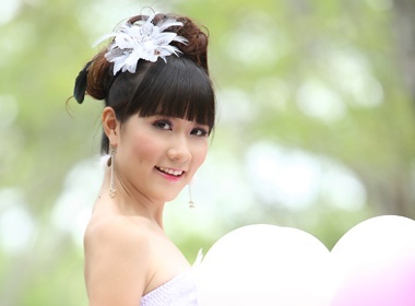 Ngo Trac Linh lang man cung bong bong hinh anh
