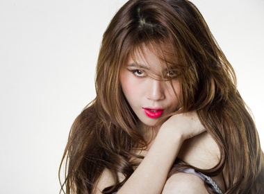 Thuy Tien hat cung khan gia hinh anh